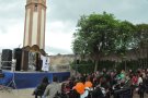 Un dia núvol desllueix la festa de Sant Jordi