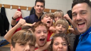 Celebració de l'equip aleví B