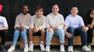 Guanyadors de cinquè curs abans de començar la final: Els superdotats