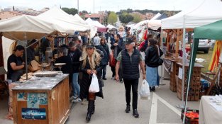 Més de 12.000 persones omplen Campllong el primer dia de la 39a Fira de Primavera