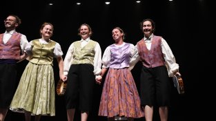 Brillant mostra de danses de les comarques gironines