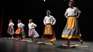 Brillant mostra de danses de les comarques gironines