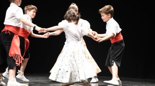 Brillant mostra de danses de les comarques gironines