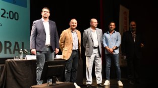 Els quatre candidats abans de començar el debat