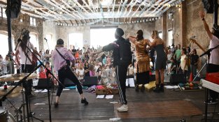 Espectacle per la mainada a l'espai de Can Parera