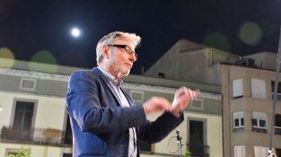 Antoni Mas, dirigint la cobla