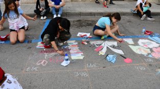 Un petit xàfec no aigualeix el bon ambient de la Festa Major