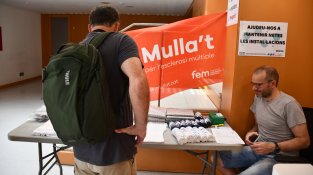 Els regidors i regidores es "mullen" contra l'esclerosi múltiple