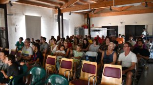 Expectació al Locals Social de Campllong