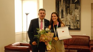 La Diputació de Girona homenatja Laia Codina pel títol de campiona del món de futbol 