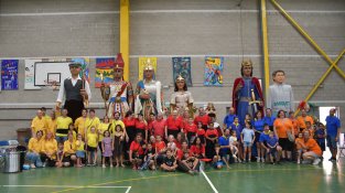Una bona colla de geganters  a la diada