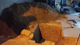 Provoquen una fuita del gas buscant una canonada d'aigua