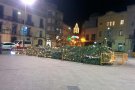 El vent tira a terra l'arbre de Nadal