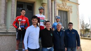 El podi de la categoria sub-23 amb el guanyador absolut Gerard Cano