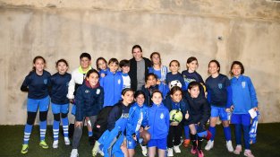 Laia Codina celebra els seus  títols amb la UD Cassà