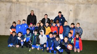 Laia Codina celebra els seus  títols amb la UD Cassà