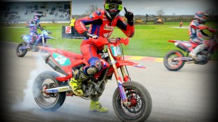 Ari Mestres guanya la primera cursa del campionat francès de supermotard