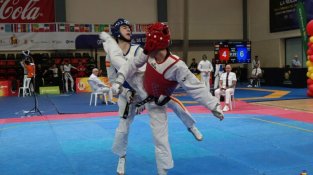 Alex de Dios en una acció del combat de quarts de finals