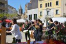 Sant Jordi, les faves i pèsols i la TV animen el mercat de Cassà