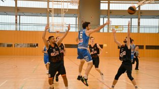 Un moment del partit del sènior masculí contra el Castelló
