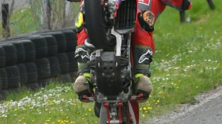El cassanenc Ari Mestres, llançat cap al campionat de França de Supermotard