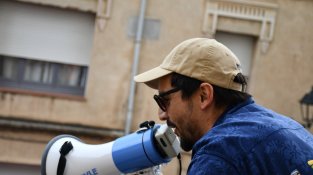 Els carrers de Cassà s'omplen de joves amb el Correbars de la Festa