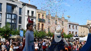 Els gegants i els Corks posen l'ambient a la Festa Major