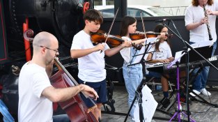 Dimarts de la festa, Cassà es vesteix de música