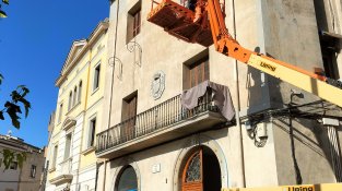 Repinten la façanade l'antiga casa consistorial de Cassà