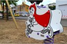 S'estrena un parc infantil dedicat a la Caputxeta veremella