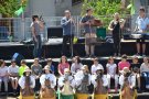 Mil infants de les escoles de Cassà donen el tret de sortida a la Festa Major amb el primer pregó infantil