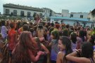 Pluja de colors i de música per tancar la temporada de la piscina de Cassà