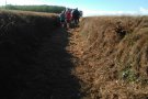 Una seixantena de persones posen en valor el tram del camí ral de Cassà a Llagostera