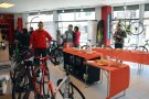 S'inaugura a Cassà un nou establiment dedicat al món de la bicicleta