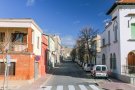 A partir de la setmana vinent es sancionarà els conductors que aparquin en doble fila al carrer Ample