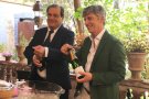 Francisco Oller vol celebrar els 125 anys amb un rècord Guinnnes d'obrir ampolles de cava