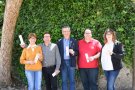 Els comerciants de la Unió de Botiguers editen un punt de llibre per animar als veïns a viure el Sant Jordi a la plaça de la Coma