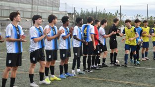 Imatge de l'inici del partit entre els juvenils del Cassà i el Bosc de Tosca