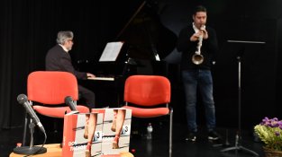 Interludi musical durant la presentaci´