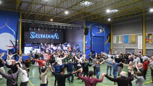 Sardanes al polivalent, ahir a la tarda