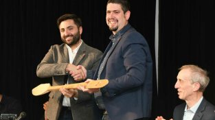 Els alcaldes de Manlleu i Cassà oficialitzen el relleu