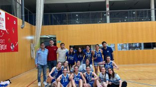L'equip sènior femení, després del partit contra el Maresme
