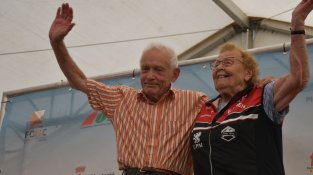 El suec Kjell Arne Pettersson i la finlandesa Sole Nieminen, a dalt del podi per a majors de 95 anys