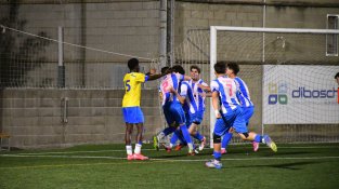 El juvenil A celebra el gol l'empat amb Les Franqueses