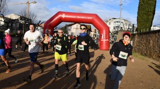Prop de 200 esportistes participen a la 25a Sant Silvestre de Cassà de la Selva