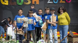 “Les Vaques”, de cinquè, i “Els Lluitadors”, de sisè, guanyadors de la 19a Lliga de Glosa de l’escola Puig d’Arques.