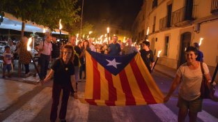 La Marxa de Torxes i els parlaments institucionals enceten els actes de la Diada a Cassà