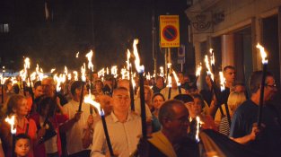 La Marxa de Torxes i els parlaments institucionals enceten els actes de la Diada a Cassà