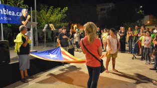 Santi Davesa, president de l'ANC de Cassà, en la cloenda de la marxa de torxes