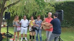 Josep M. Dausà ha rebut un llimoner en record de la seva tasca en favor del tennis a Cassà